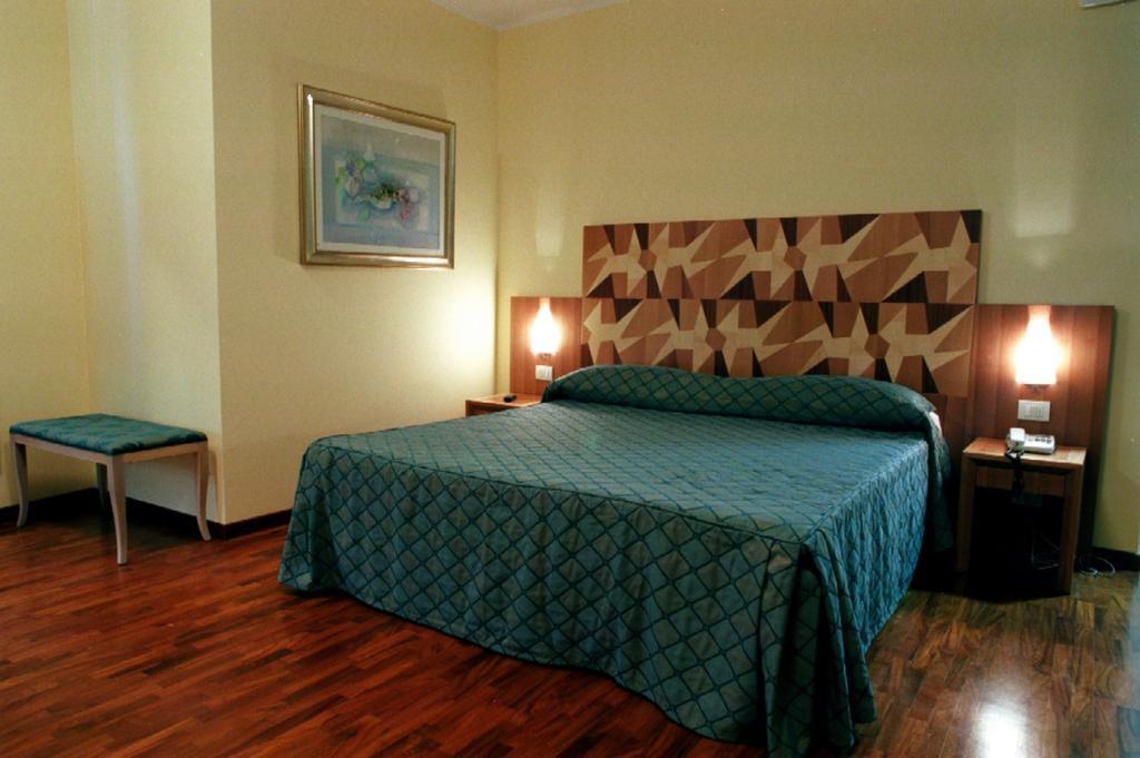 Hotel Della Citta Et De La Ville Forlì Chambre photo